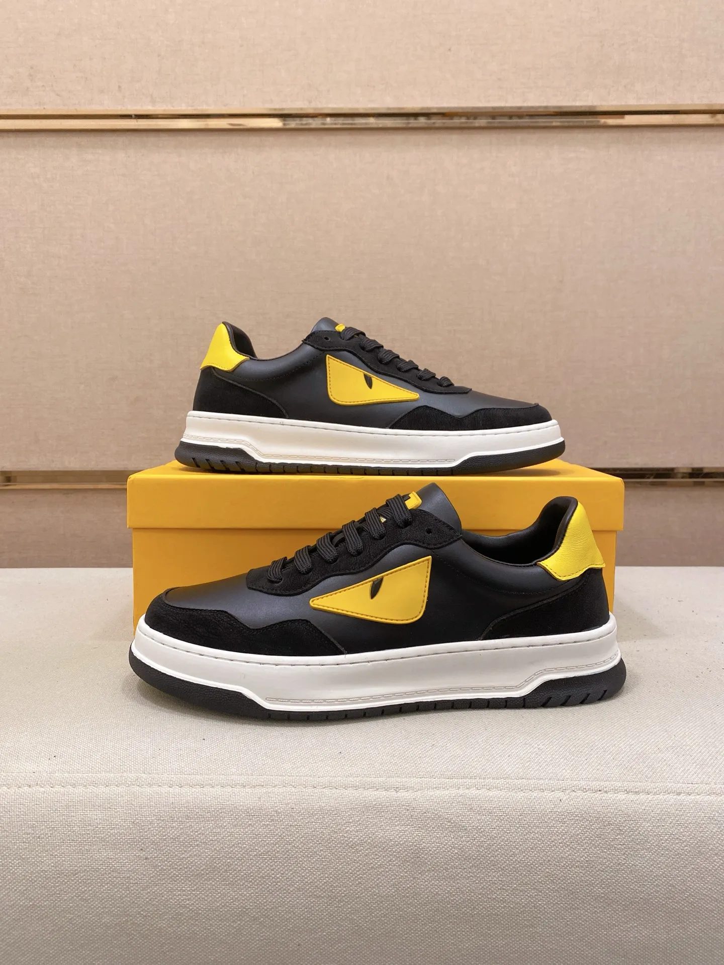 Factory price 380💰 (fendi) New style 👊🏻 upper 🇮🇹 imported cowhide fabric 🇩🇪 lining imported sheepskin lining. The original outsole is molded to highlight the identity of every man, and the upper foot is elegant and stable🚶🏻🚶🏻The high-end custom counters reproduce the original version📯No matter the wind or rain, the shoe last remains unchanged and can withstand the verification of time🔍️,🔵 Size: 38-44
